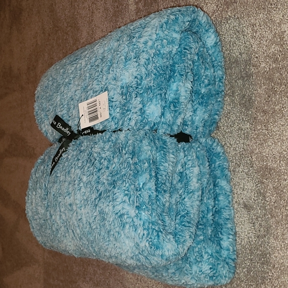 NWT Vera Bradley Teal Fluffy Fleece Blanket - Picture 3 of 3